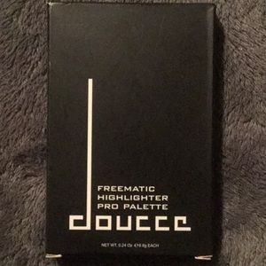 Doucce Freematic Highlighter Pro Palette